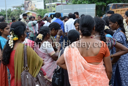 MCC demolishes  Ganeshotsava Samithi bldg 